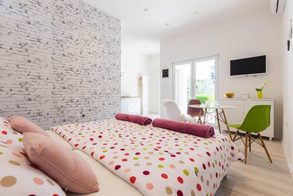 Candy Ap.-Near Center,Bus,Beach+Free Parking Place 扎达尔 外观 照片