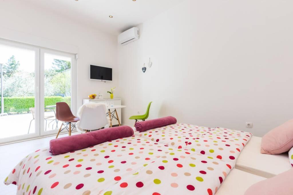 Candy Ap.-Near Center,Bus,Beach+Free Parking Place 扎达尔 外观 照片