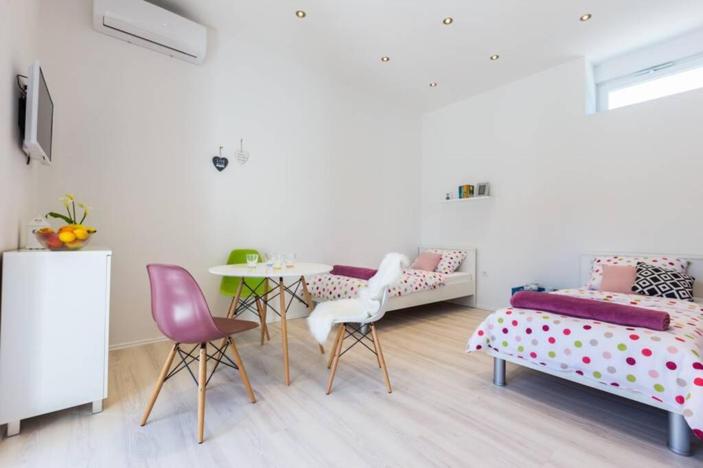 Candy Ap.-Near Center,Bus,Beach+Free Parking Place 扎达尔 外观 照片