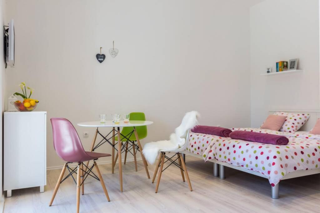 Candy Ap.-Near Center,Bus,Beach+Free Parking Place 扎达尔 外观 照片