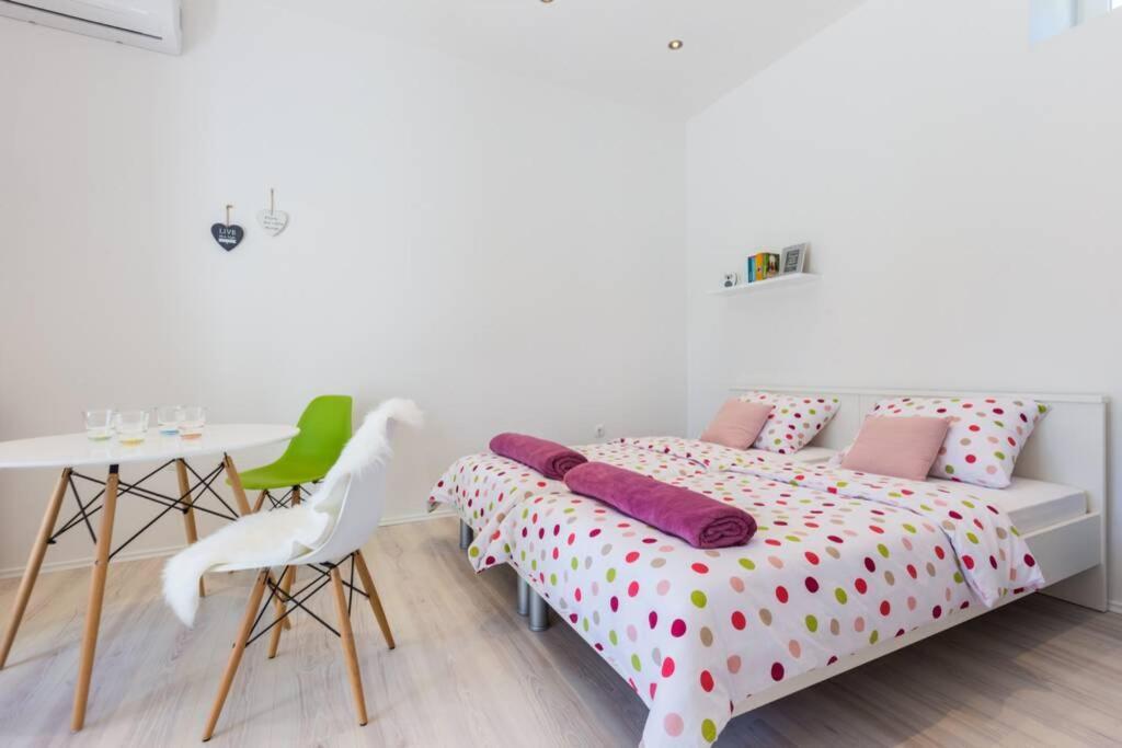 Candy Ap.-Near Center,Bus,Beach+Free Parking Place 扎达尔 外观 照片