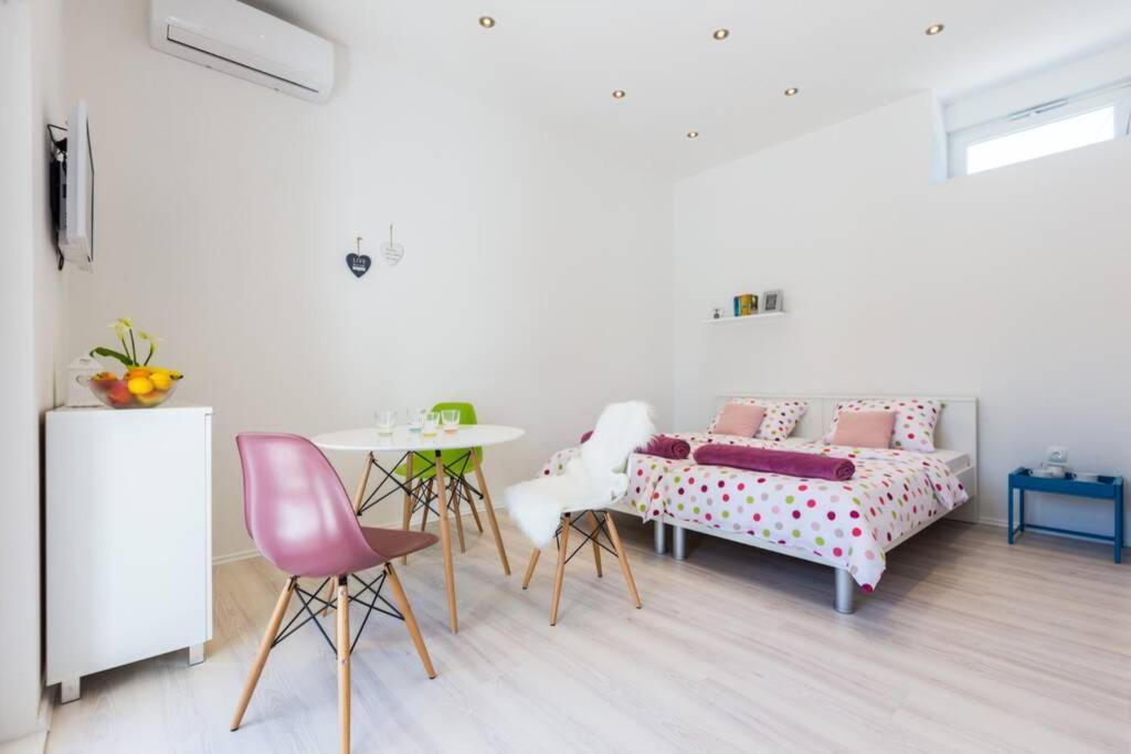 Candy Ap.-Near Center,Bus,Beach+Free Parking Place 扎达尔 外观 照片